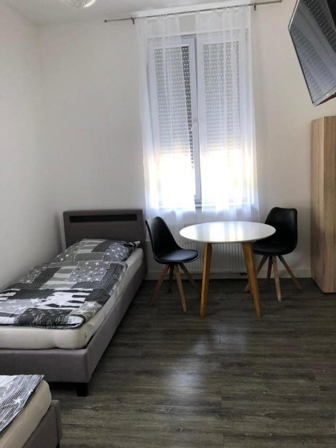 Godorfer Burg Monteuer Zimmer Wesseling Esterno foto